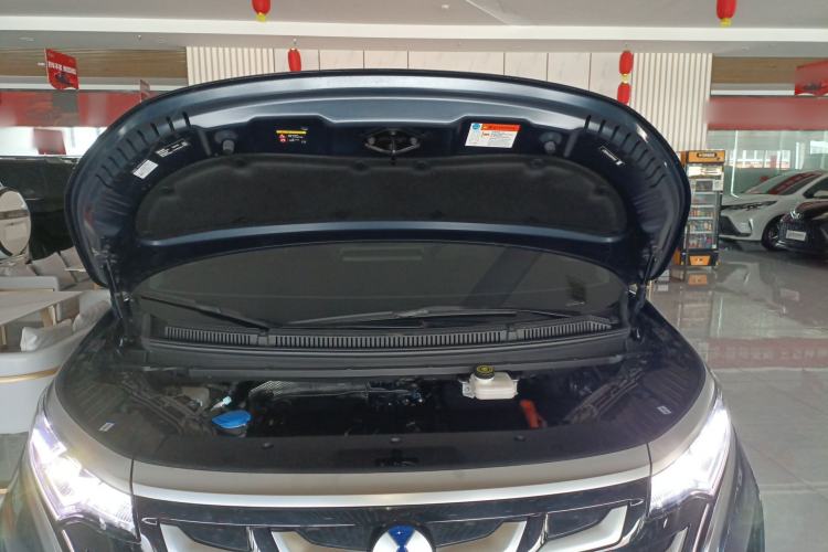 Used Denza D9 2025 DM-i Intelligent Drive 1020 Four-Wheel Drive Prestige Model Engine Bay