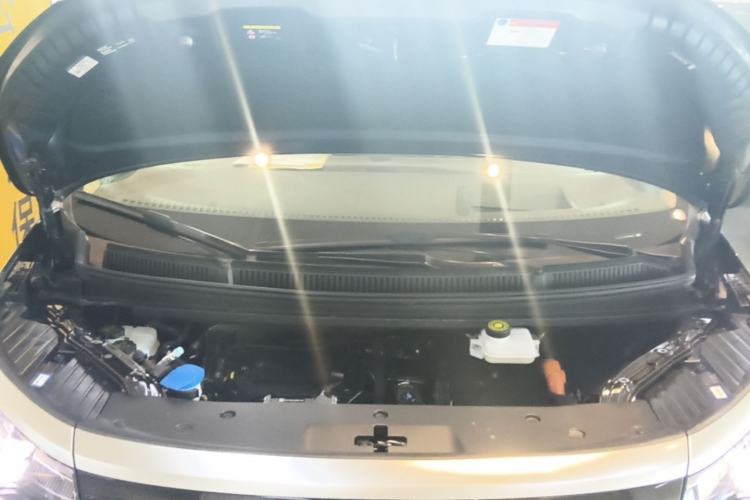 Used Denza D9 2025 DM-i Intelligent Drive 1020 Four-Wheel Drive Prestige Model Engine Bay