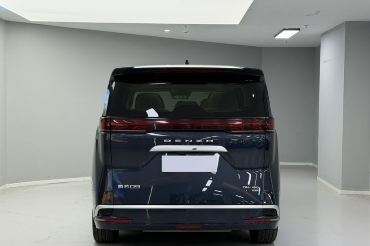 Used Denza D9 2025 DM-i Intelligent Drive 1020 Four-Wheel Drive Flagship Model Exterior 3