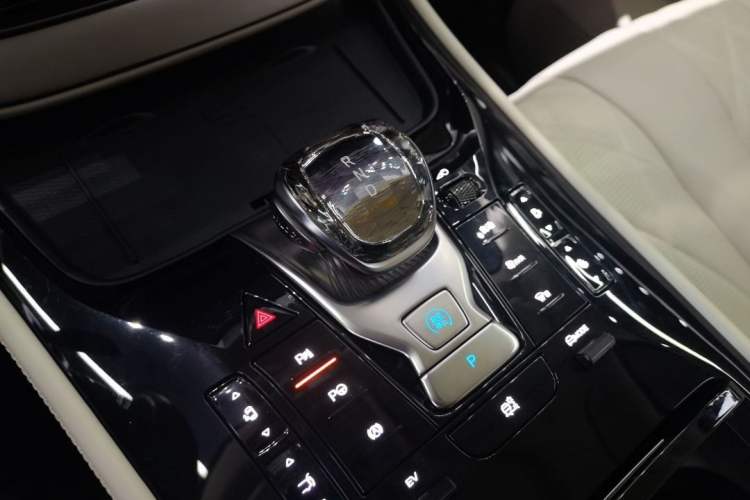 Used Denza D9 2025 DM-i Intelligent Drive 1020 Four-Wheel Drive Flagship Model Gear Lever