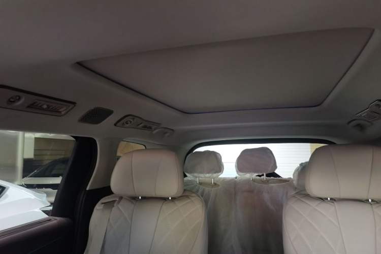Used Denza D9 2025 DM-i Intelligent Drive 1020 Four-Wheel Drive Flagship Model Headliner