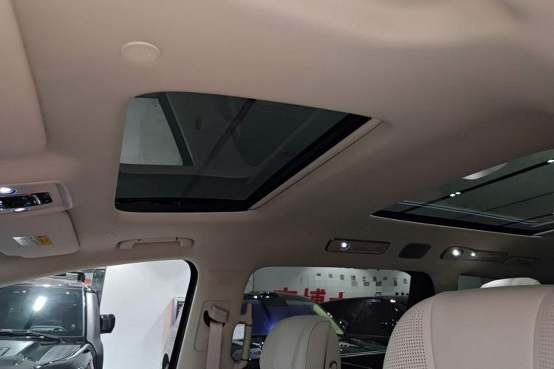 Used Denza D9 2025 DM-i Intelligent Drive 1020 Four-Wheel Drive Prestige Model Headliner