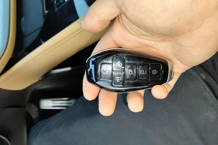 Used Denza D9 2025 DM-i Intelligent Drive 1020 Four-Wheel Drive Prestige Model Interior 1