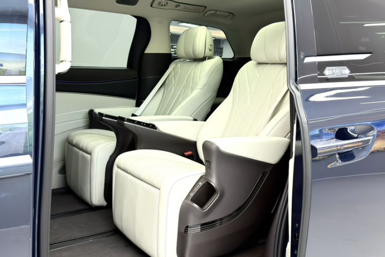 Used Denza D9 2025 DM-i Intelligent Drive 1020 Four-Wheel Drive Flagship Model Interior 1