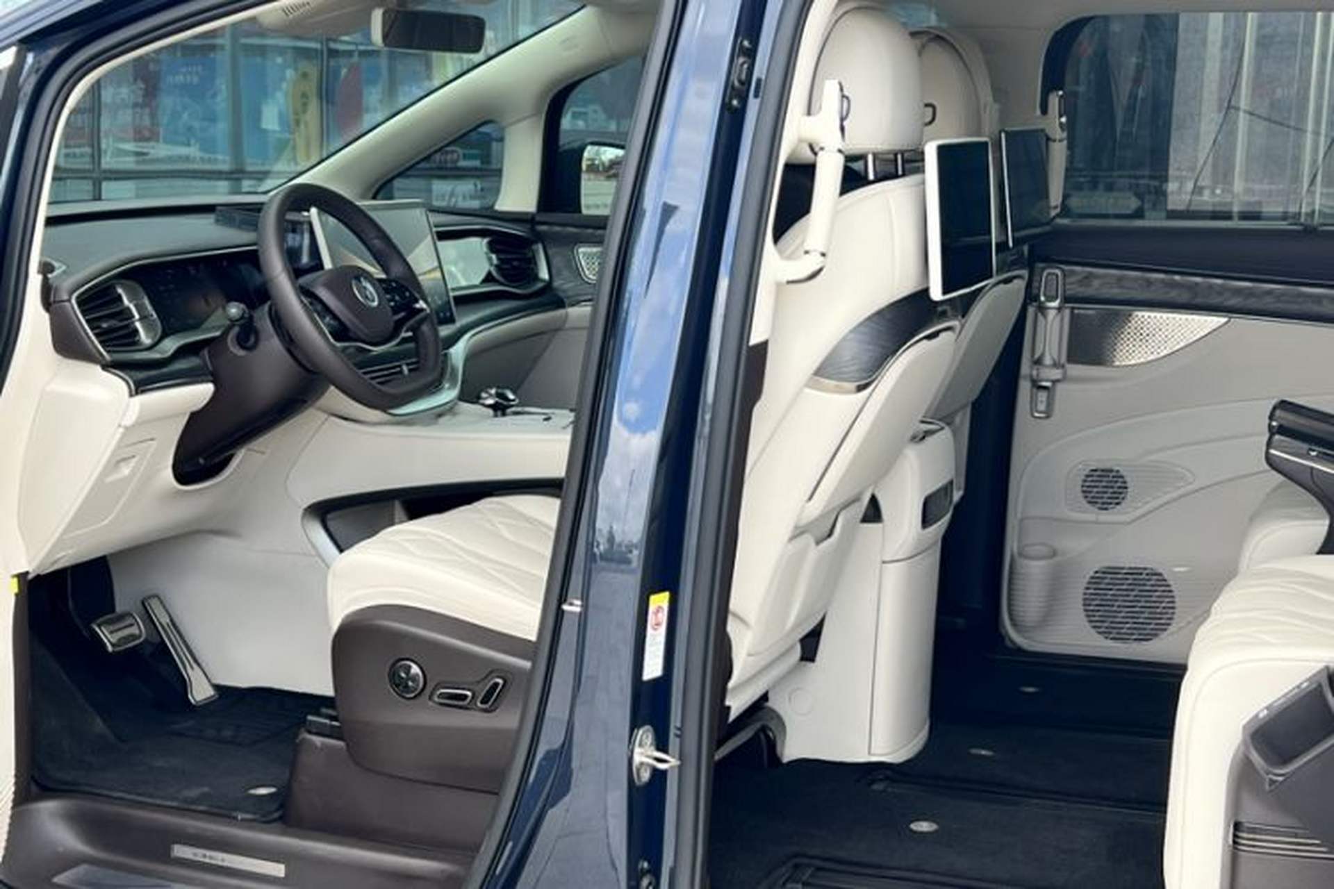 Used Denza D9 2025 DM-i Intelligent Drive 1020 Four-Wheel Drive Prestige Model Interior 6