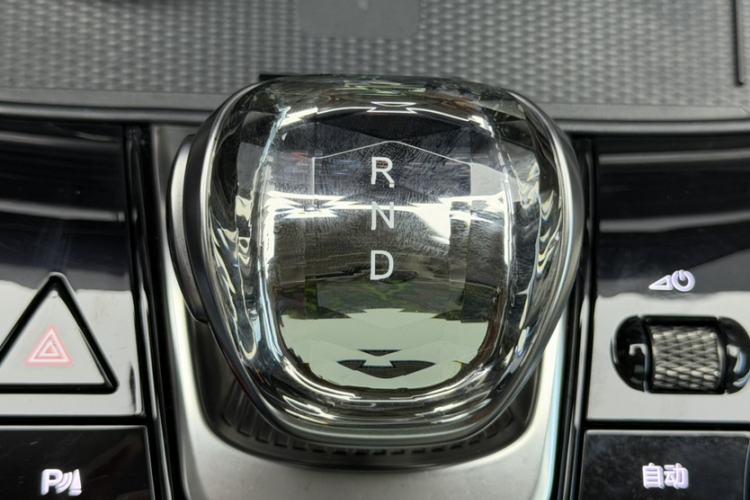 Used Denza D9 2025 DM-i Intelligent Drive 1020 Four-Wheel Drive Flagship Model Interior 6