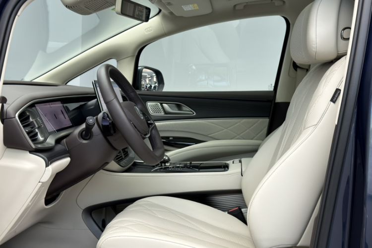 Used Denza D9 2025 DM-i Intelligent Drive 1020 Four-Wheel Drive Flagship Model Interior 8