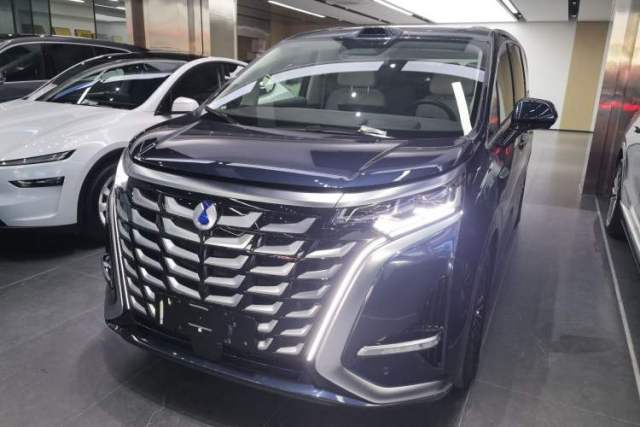 Used Denza D9 2025 DM-i Intelligent Drive 1020 Four-Wheel Drive Flagship Model