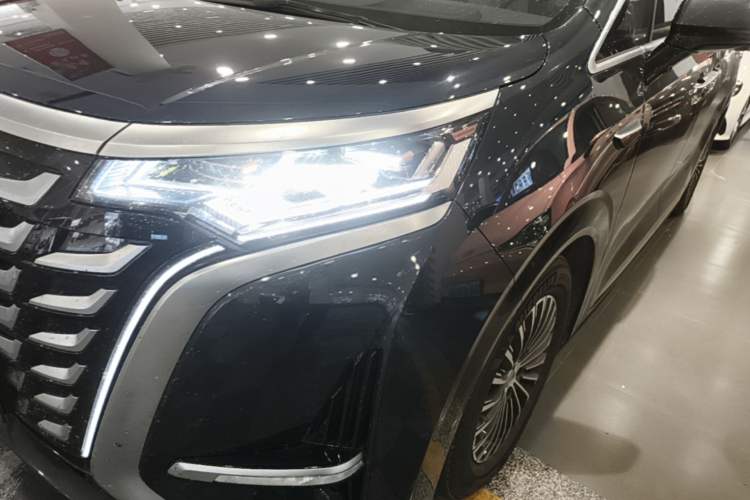 Used Denza D9 2025 DM-i Intelligent Drive 1020 Four-Wheel Drive Prestige Model Left Front Headlight