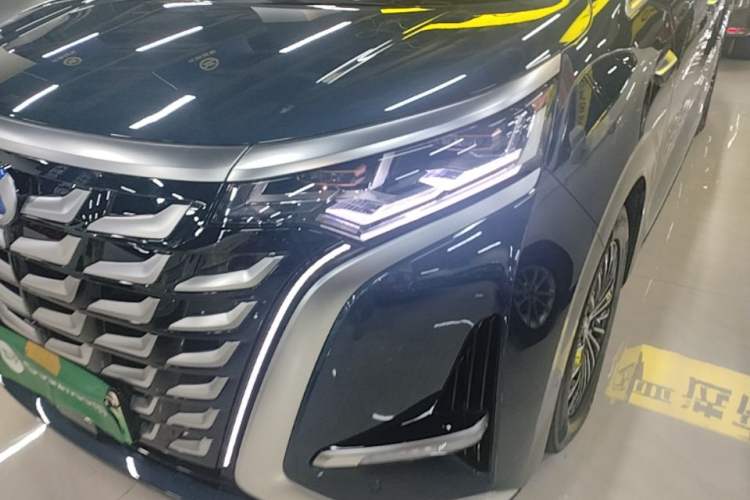 Used Denza D9 2025 DM-i Intelligent Drive 1020 Four-Wheel Drive Flagship Model Left Front Headlight