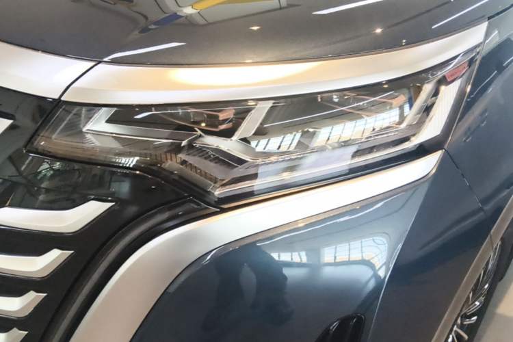 Used Denza D9 2025 DM-i Intelligent Drive 1020 Four-Wheel Drive Prestige Model Left Front Headlight