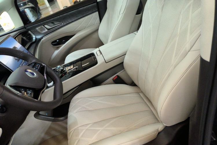 Used Denza D9 2025 DM-i Smart Drive 1020 Four-Wheel Drive Deluxe Model Left Front Seat