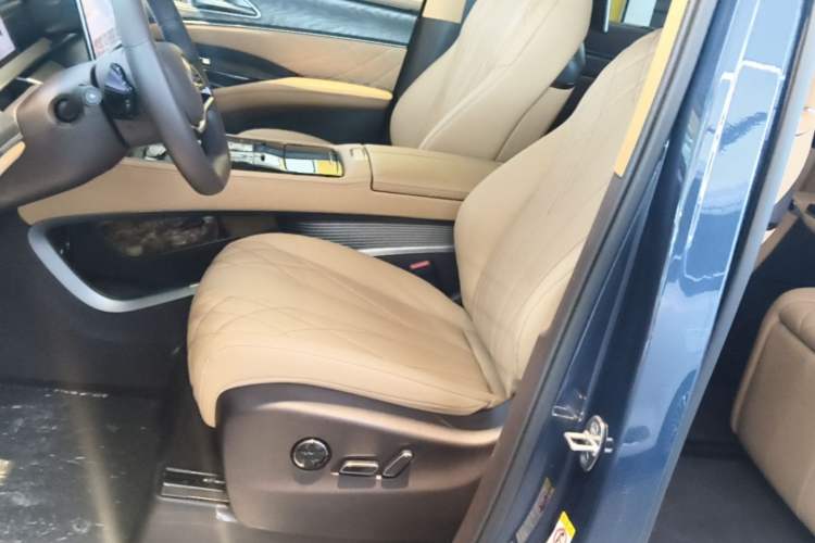 Used Denza D9 2025 DM-i Intelligent Drive 1020 Four-Wheel Drive Prestige Model Left Front Seat