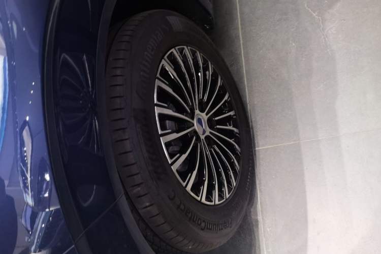 Used Denza D9 2025 DM-i Intelligent Drive 1020 Four-Wheel Drive Flagship Model Left Front Wheel Hub