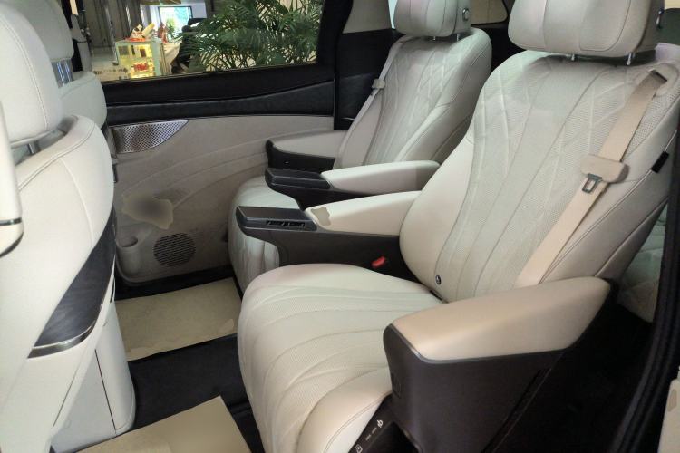 Used Denza D9 2025 DM-i Smart Drive 1020 Four-Wheel Drive Deluxe Model Left Rear Seat