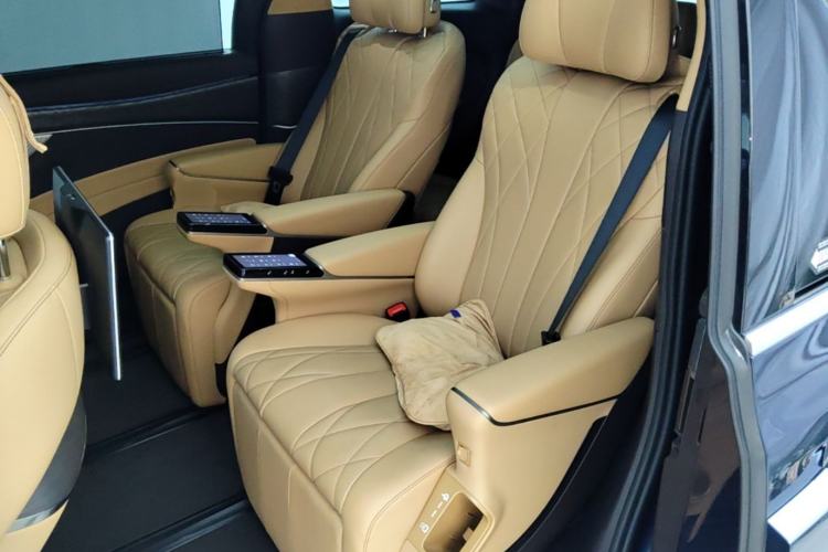 Used Denza D9 2025 DM-i Intelligent Drive 1020 Four-Wheel Drive Prestige Model Left Rear Seat