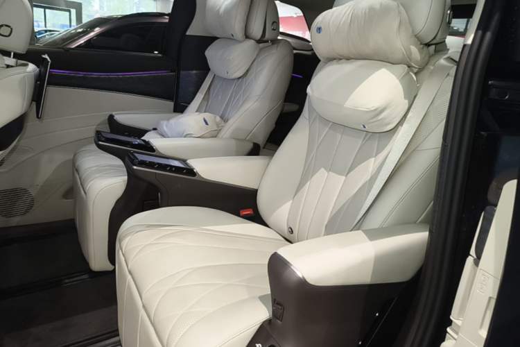 Used Denza D9 2025 DM-i Intelligent Drive 1020 Four-Wheel Drive Prestige Model Left Rear Seat