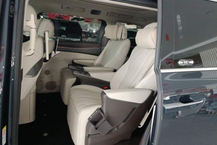 Used Denza D9 2025 DM-i Intelligent Drive 1020 Four-Wheel Drive Prestige Model Left Rear Seat