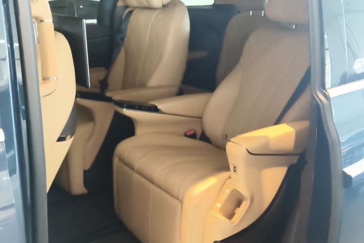 Used Denza D9 2025 DM-i Intelligent Drive 1020 Four-Wheel Drive Prestige Model Left Rear Seat