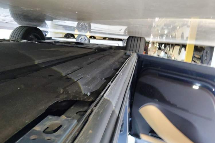 Used Denza D9 2025 DM-i Intelligent Drive 1020 Four-Wheel Drive Prestige Model Left Side Sill
