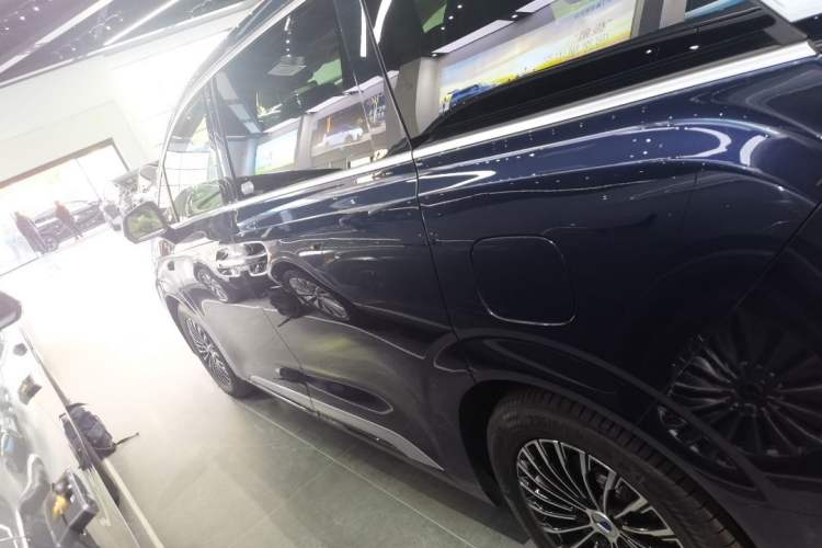 Used Denza D9 2025 DM-i Intelligent Drive 1020 Four-Wheel Drive Flagship Model Rear Left 45 Deg