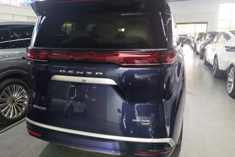 Used Denza D9 2025 DM-i Intelligent Drive 1020 Four-Wheel Drive Flagship Model Rear Right 45 Deg