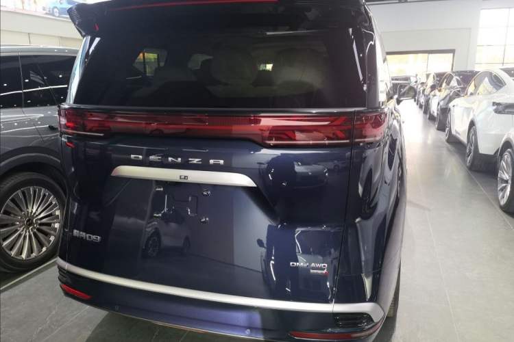 Used Denza D9 2025 DM-i Intelligent Drive 1020 Four-Wheel Drive Flagship Model Rear Right 45 Deg