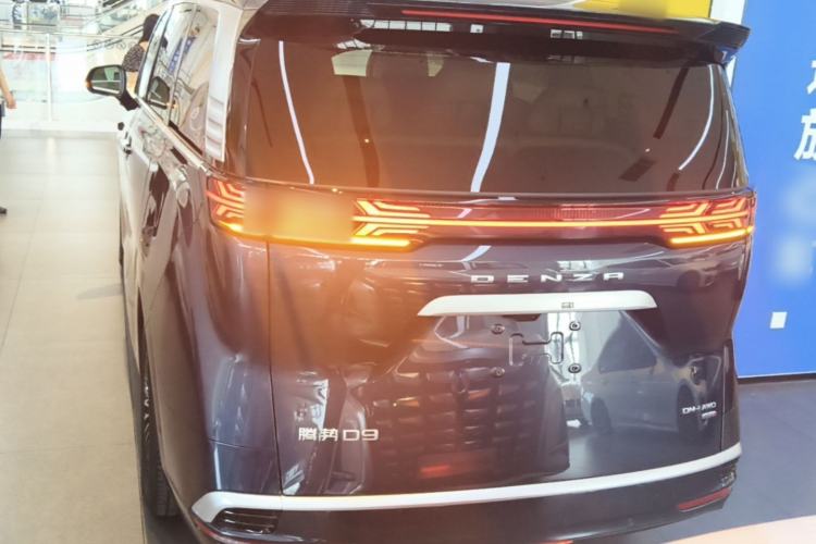 Used Denza D9 2025 DM-i Intelligent Drive 1020 Four-Wheel Drive Prestige Model Rear