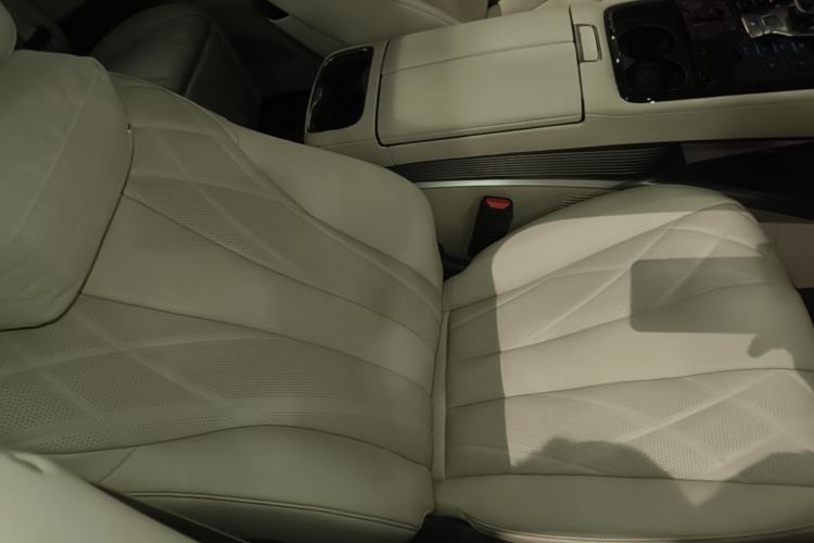 Used Denza D9 2025 DM-i Intelligent Drive 1020 Four-Wheel Drive Prestige Model Right Front Seat