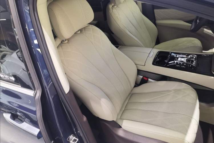 Used Denza D9 2025 DM-i Intelligent Drive 1020 Four-Wheel Drive Flagship Model Right Front Seat