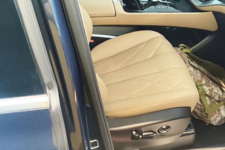 Used Denza D9 2025 DM-i Intelligent Drive 1020 Four-Wheel Drive Prestige Model Right Front Seat