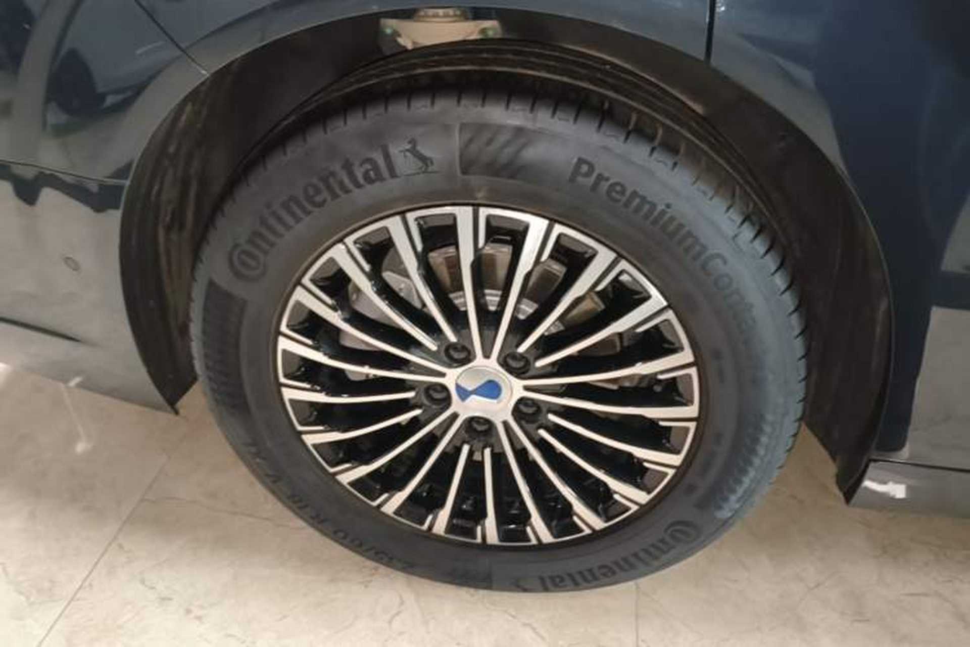 Used Denza D9 2025 DM-i Intelligent Drive 1020 Four-Wheel Drive Prestige Model Right Rear Wheel Hub