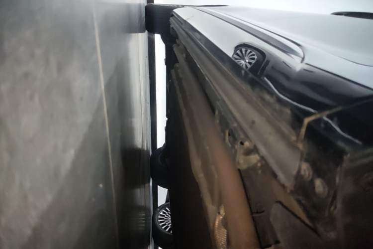 Used Denza D9 2025 DM-i Intelligent Drive 1020 Four-Wheel Drive Flagship Model Right Side Sill
