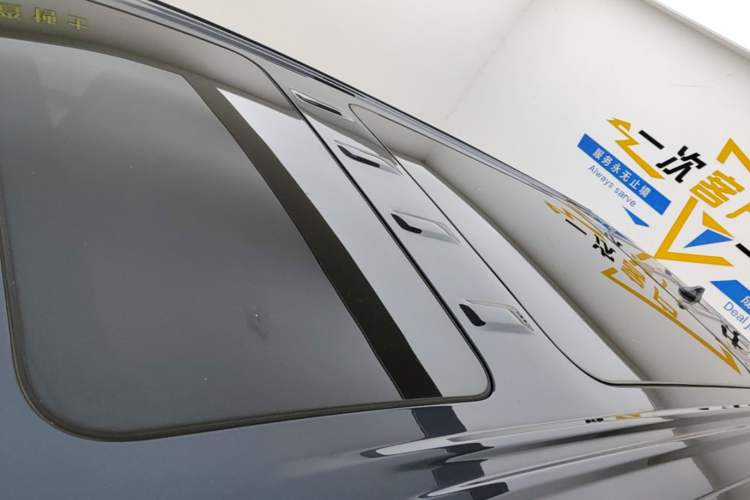 Used Denza D9 2025 DM-i Intelligent Drive 1020 Four-Wheel Drive Prestige Model Roof