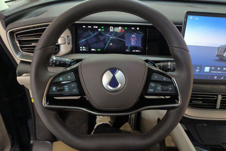 Used Denza D9 2025 DM-i Smart Drive 1020 Four-Wheel Drive Deluxe Model Steering Wheel