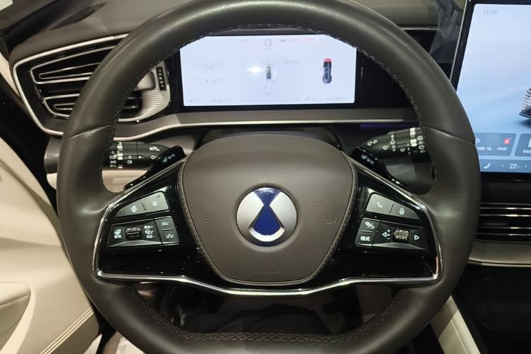 Used Denza D9 2025 DM-i Intelligent Drive 1020 Four-Wheel Drive Prestige Model Steering Wheel