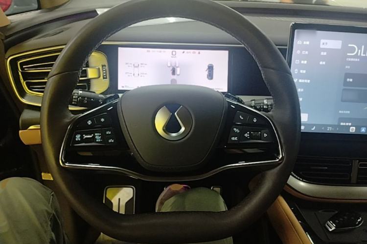 Used Denza D9 2025 DM-i Intelligent Drive 1020 Four-Wheel Drive Flagship Model Steering Wheel