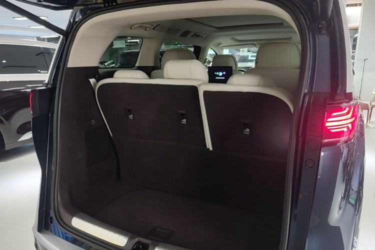 Used Denza D9 2025 DM-i Intelligent Drive 1020 Four-Wheel Drive Flagship Model Trunk