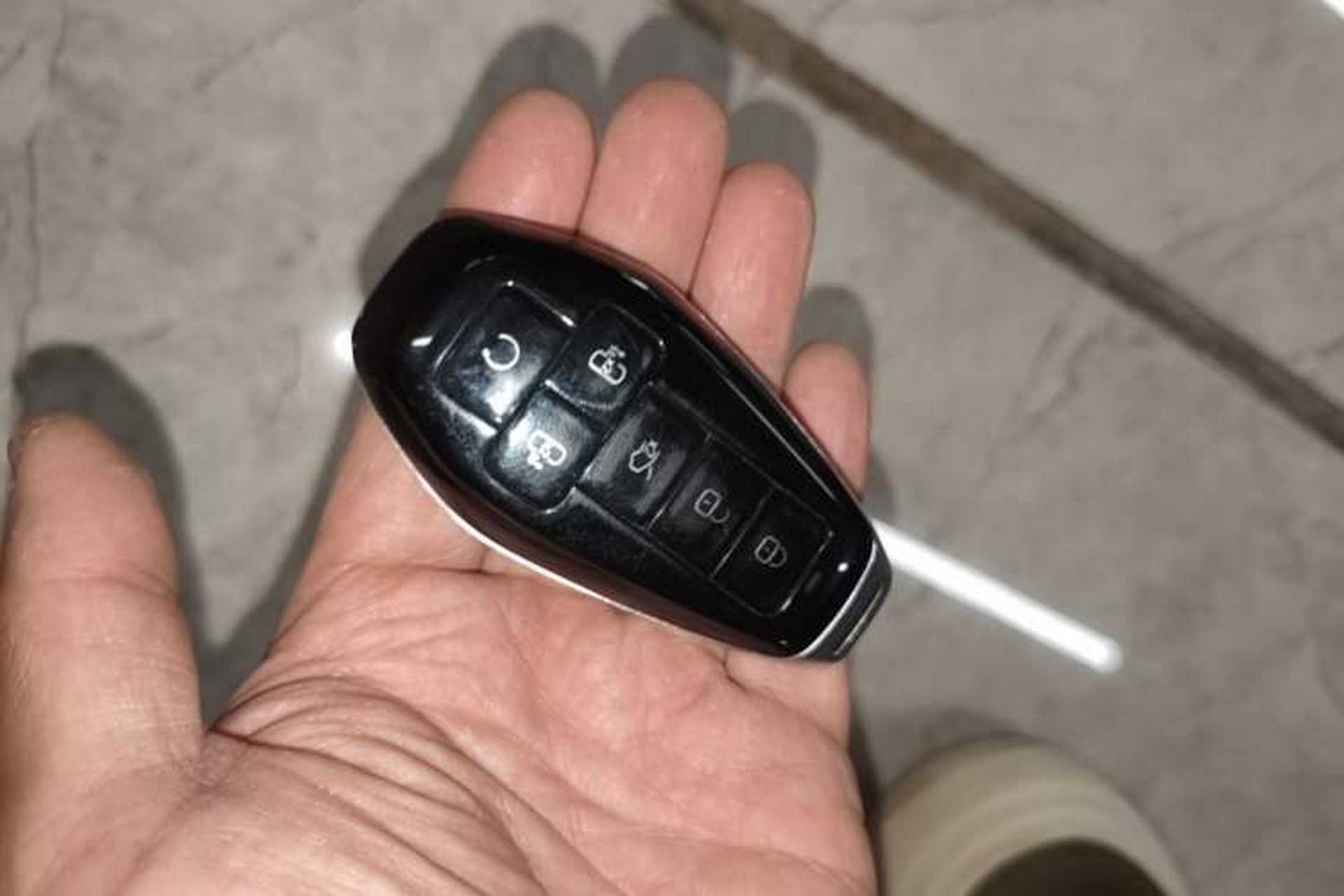 Used Denza D9 2025 DM-i Intelligent Drive 1020 Four-Wheel Drive Prestige Model Vehicle Key