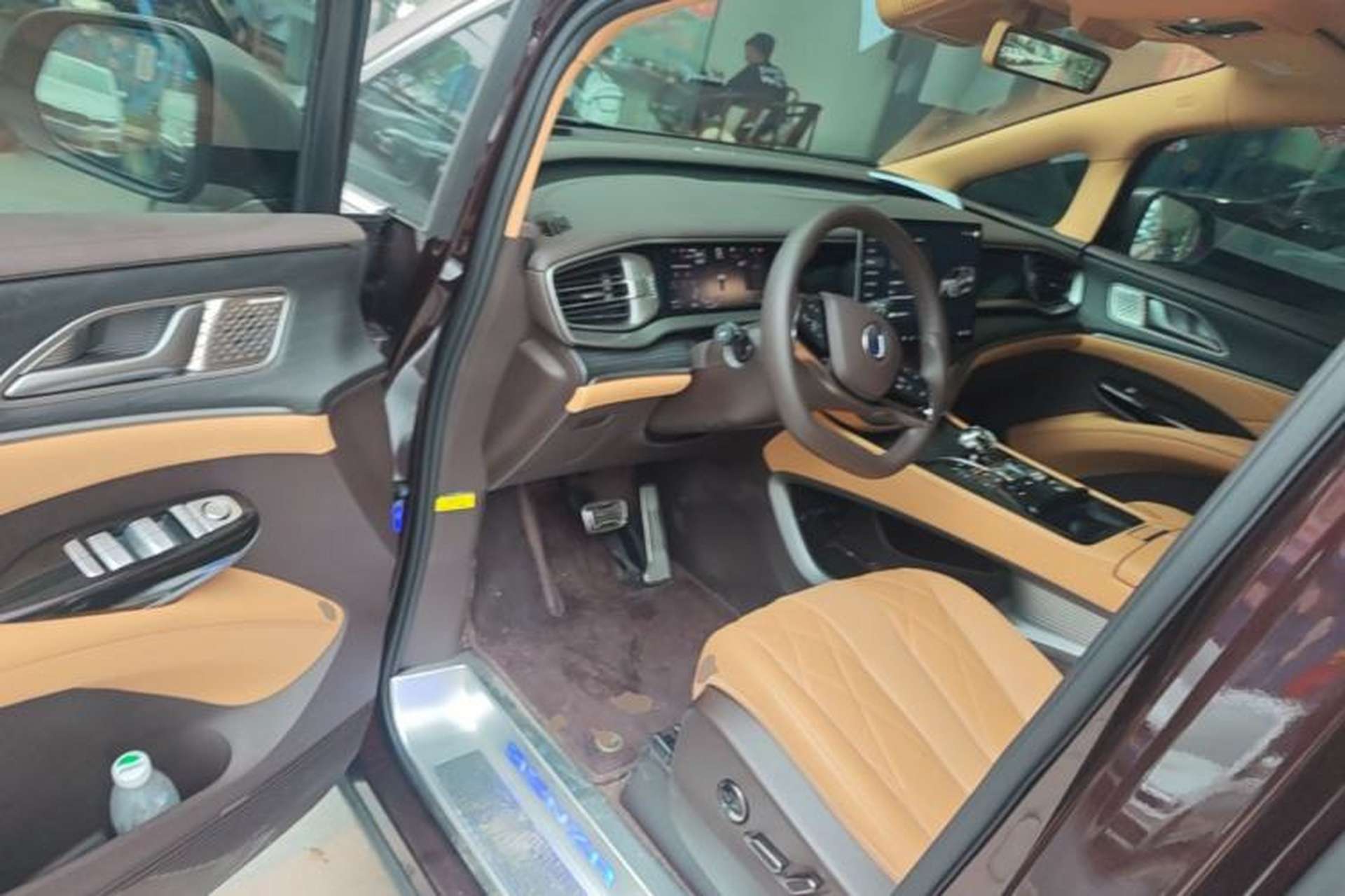 Used Denza D9 2025 Model DM-i Four-Wheel Drive Supreme Edition Driver Seat