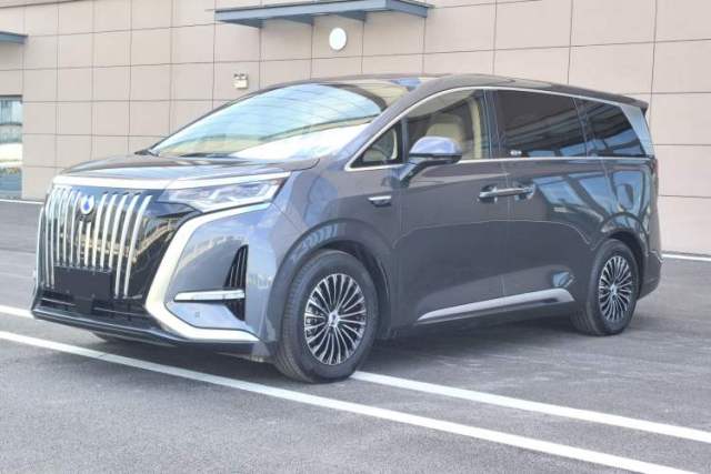 Used Denza D9 2025 EV Intelligent Driving Edition 620 Luxury Model