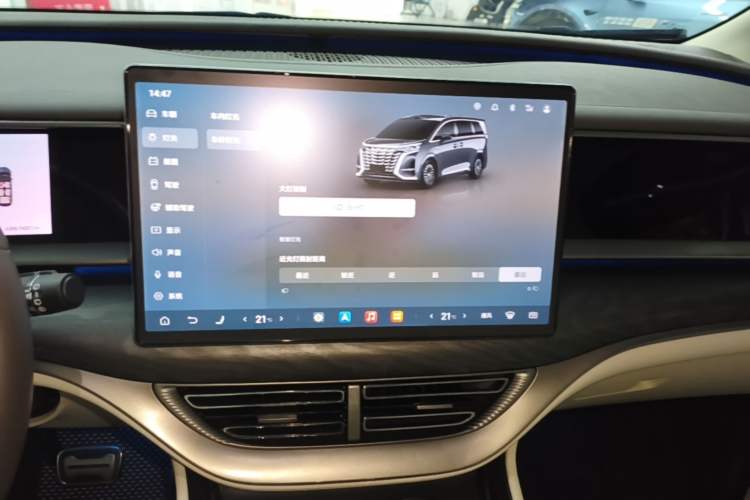Used Denza D9 2025 DM-i Intelligent Drive 1020 Four-Wheel Drive Prestige Model Audio And AC Panel