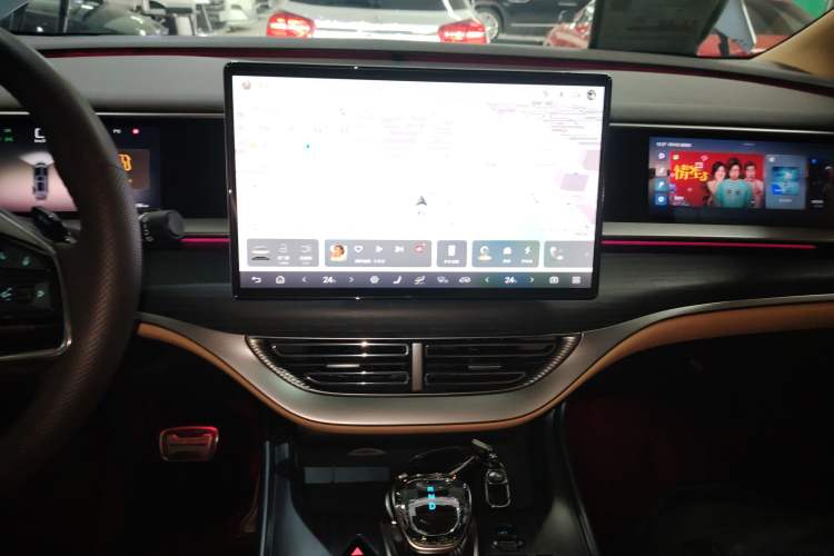 Used Denza D9 2025 DM-i Intelligent Drive 1020 Four-Wheel Drive Flagship Model Audio And AC Panel