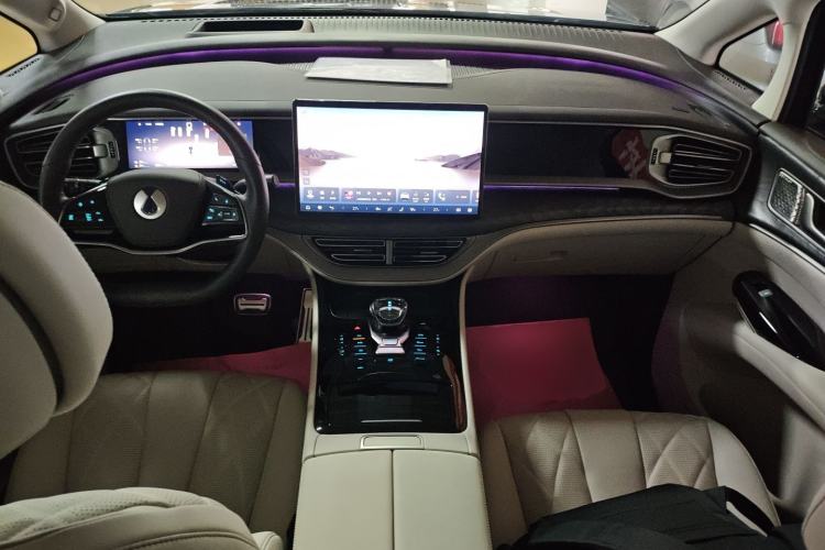 Used Denza D9 2025 DM-i Intelligent Drive 1020 Four-Wheel Drive Prestige Model Center Console