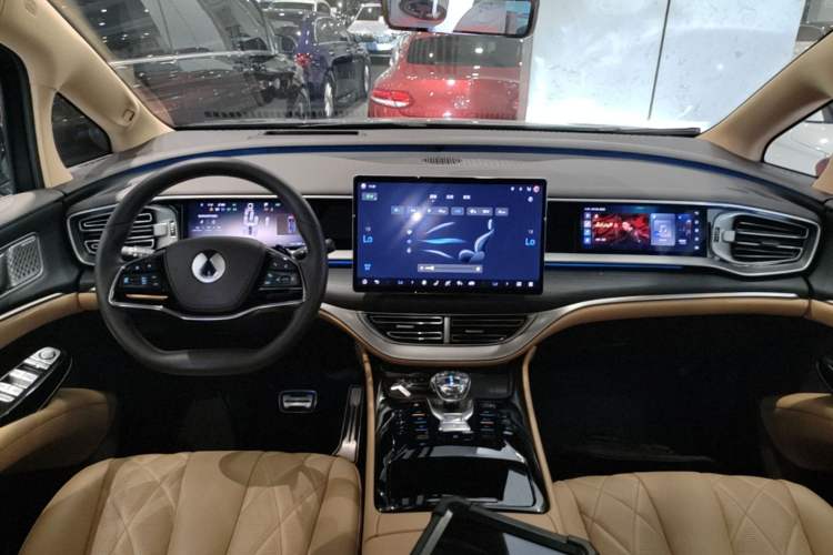 Used Denza D9 2025 DM-i Intelligent Drive 1020 Four-Wheel Drive Flagship Model Center Console
