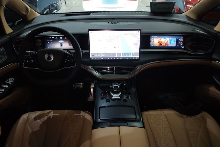 Used Denza D9 2025 DM-i Intelligent Drive 1020 Four-Wheel Drive Flagship Model Center Console