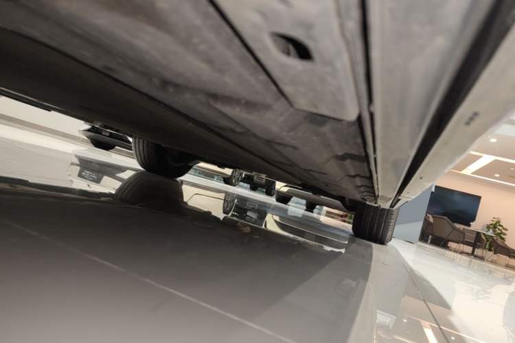 Used Denza D9 2025 DM-i Intelligent Drive 1020 Four-Wheel Drive Flagship Model Chassis Front Left