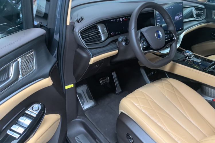 Used Denza D9 2025 DM-i Intelligent Drive 1020 Four-Wheel Drive Flagship Model Driver Seat