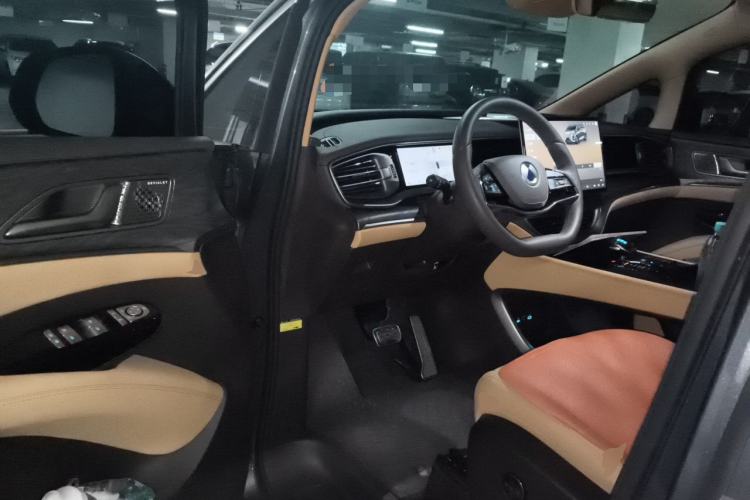 Used Denza D9 2025 DM-i Smart Drive 1020 Four-Wheel Drive Deluxe Model Driver Seat