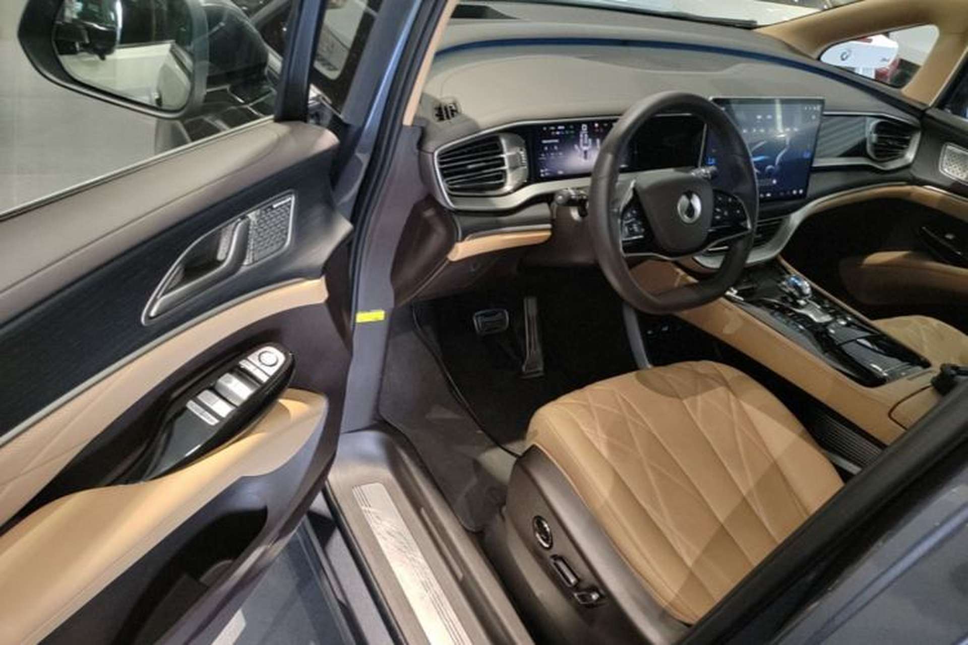 Used Denza D9 2025 DM-i Intelligent Drive 1020 Four-Wheel Drive Flagship Model Driver Seat